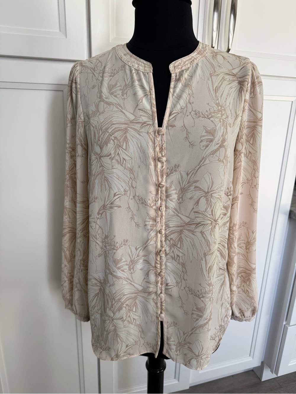 Jones New York Cream and Tan Floral Button-Front Blouse